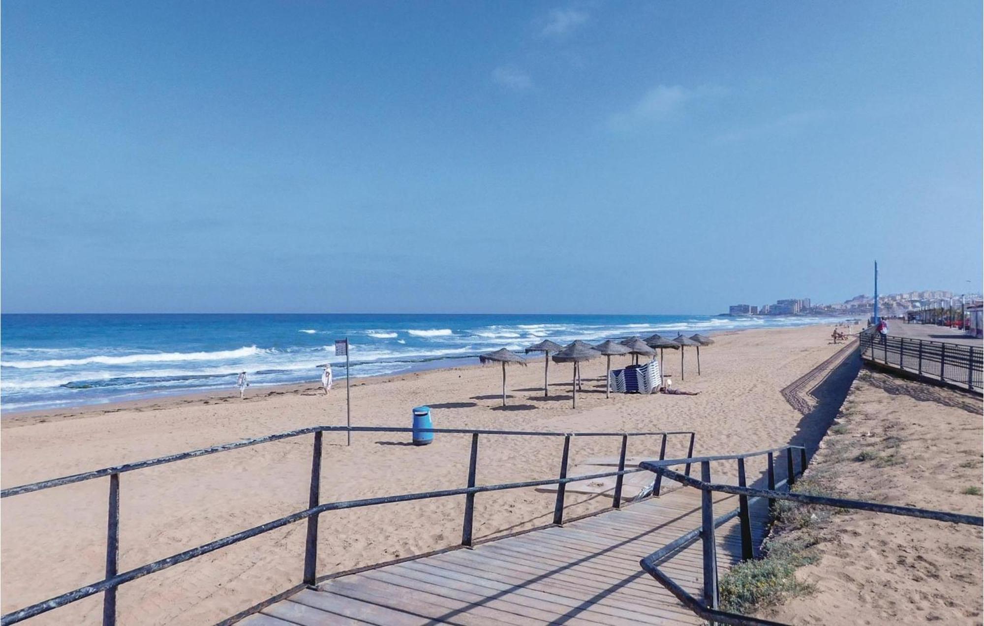 Cozy Apartment In Torrevieja-La Mata With Kitchen Exterior photo
